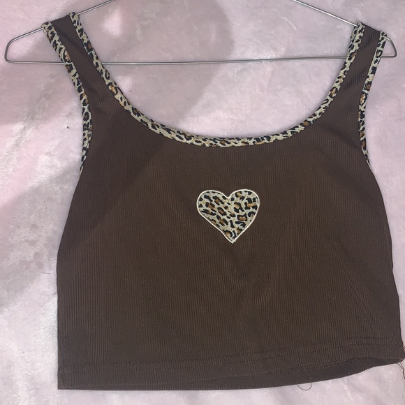 small brown cheetah heart crop top🤎🤎 - Picture 3 of 4